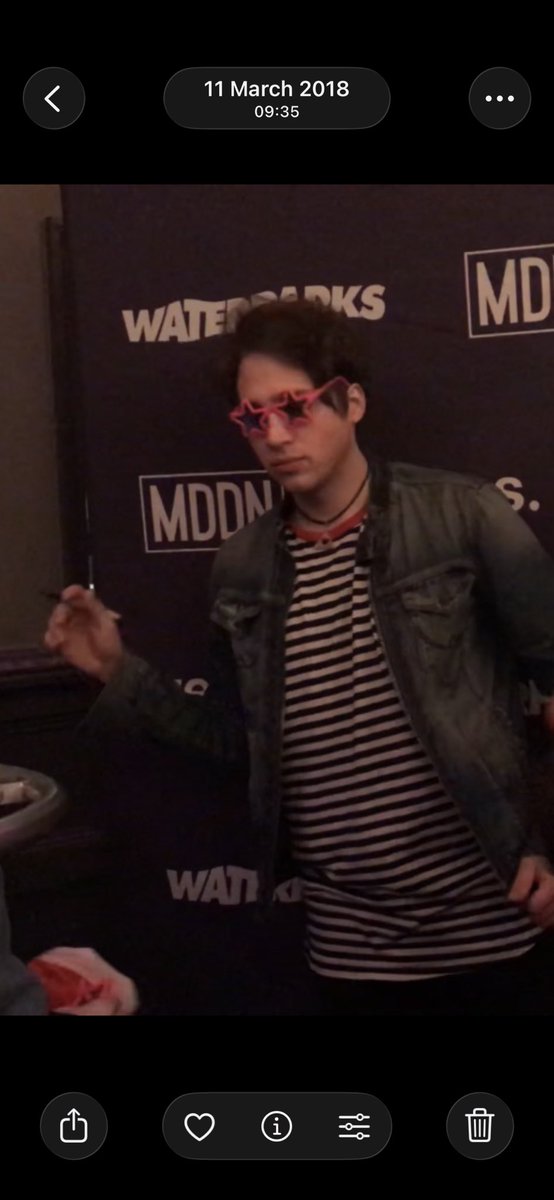 ShutUpCarlene's tweet photo. @racheIaIi @waterparks @awsten Rachel I have so many funny reaction pics from us meeting them LIKE WHAT ARE THESE https://t.co/BEl8HHpkvt