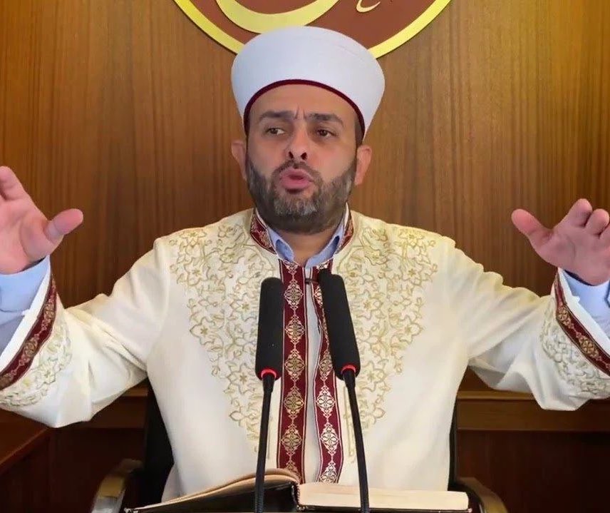 Turancı Hareket Partisi Genel Başkanı Varol Esen:

“Halil Konakçı, açık kaynaklarda baba tarafından Rum kökenli eşkiya Memiş denilen dedenin, Havuli denilen babaannenin; anne tarafından Gürcistan’da Bagata kazasından Haluke denilen annenin ve Farfuli denilen anneannenin…”