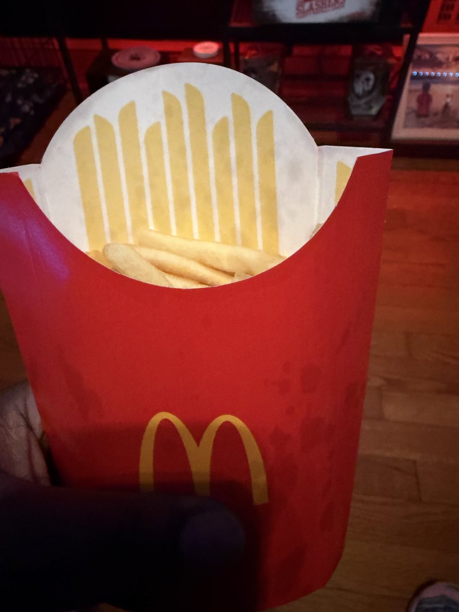 aadele83's tweet photo. @McDonalds I should’ve just ordered a medium instead of a large. https://t.co/uy3CmmfEjP