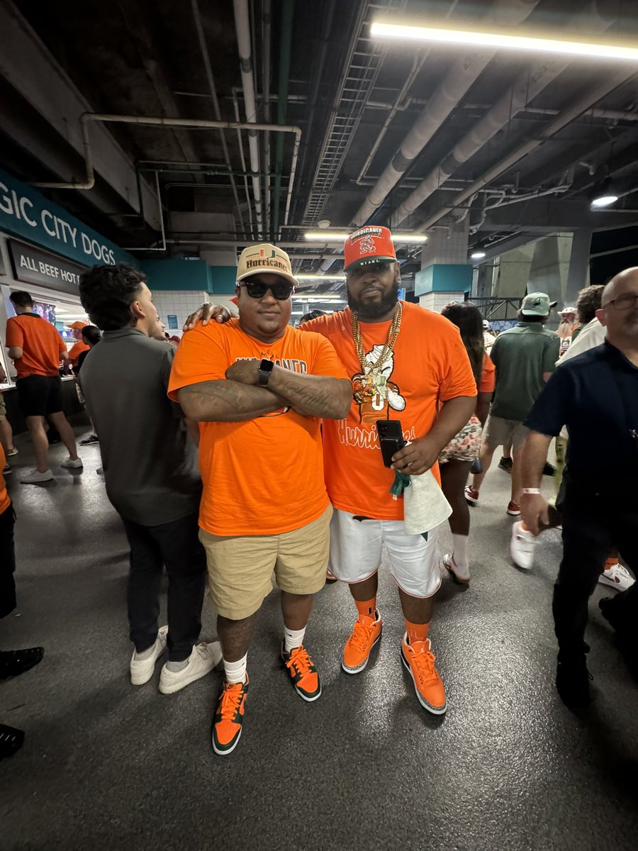 Yeaux Cane tweet media