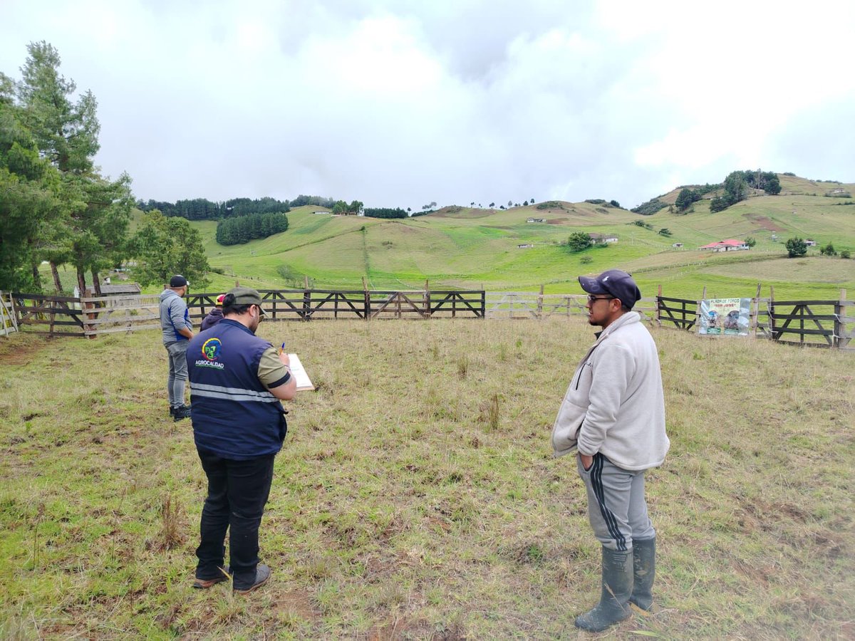 #Cañar | Ejecutamos inspecciones de medidas de bioseguridad para la realización de cabalgatas y corridas taurinas en la parroquia Luis Cordero, con el fin de otorgar permisos de funcionamiento y garantizar el cumplimiento de la normativa vigente.
#PrevenciónSanitaria