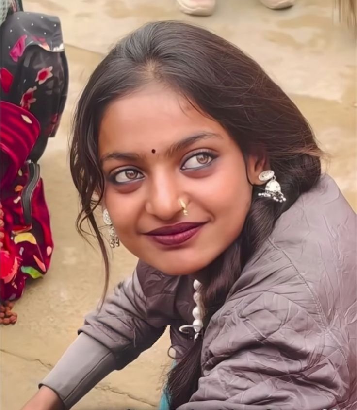 SurendrajanRss's tweet image. प्रयागराज के महाकुंभ मेले में वायरल गर्ल मोनालिसा हुई लव जिहाद की शिकार...!

#viralpost2026シ #viralimage #allfriends