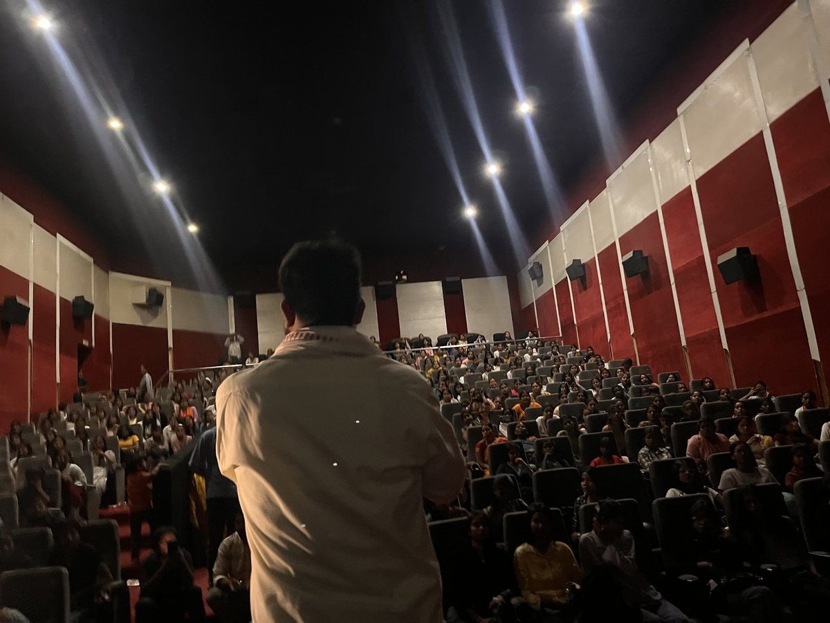 BhairavSRanchi's tweet photo. आज रांची के गैलक्सी मॉल स्थित पॉपकॉर्न सिनेमा हॉल में कॉलेज में पढ़ने वाली बच्चियों को "The Kerla Story 2" दिखलाया गया
#लवजिहाद 
@kamakhyanarayan
@yourBabulal 
@ChampaiSoren 
@BikerGirlkancha https://t.co/1Yna9xA8BT