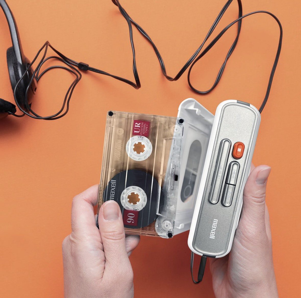 Introducing the Maxell Wireless Cassette Player 😎🎶

Experience the nostalgia of your favorite tapes while connecting to modern headphones 🎧 

Stay tuned ... it's almost time to press play ▶️