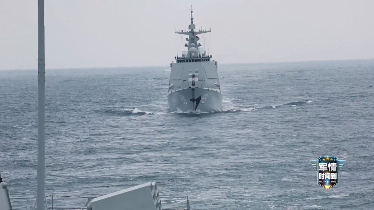 nuwangzi's tweet image. #PLAN 

Type-052D 'Shigatse' &amp;amp; Type-055 'Anqing' during a maritime drill