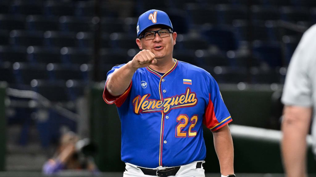 “No ha pasado nada con Eugenio Suárez, yo confío en Salvador para dar el batazo.
En cuanto a estrategia mi back up catcher esSalvador y si Eugenio daba el batazo nos íbamos al décimo inning sin back up catcher, era un riesgo muy grande.”
Omar López. Mánager de Venezuela.