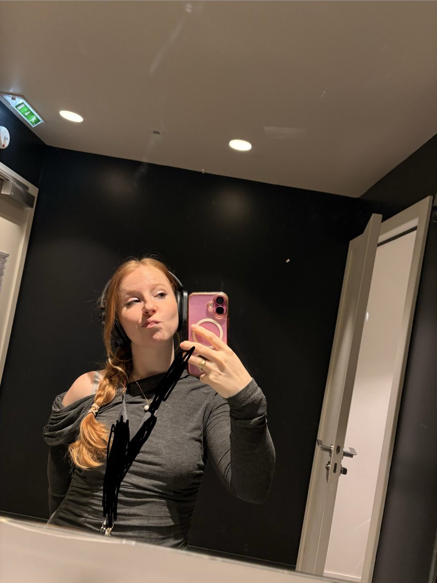 Agathe tweet media