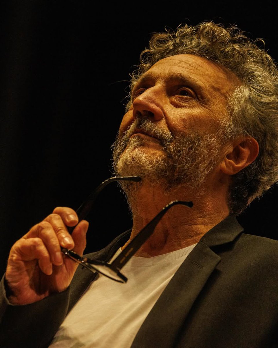 agenciafm_'s tweet photo. #UpdateFM | A sala llena en el Teatro El Círculo, @FitoPaezMusica inauguró Casa Páez con un concierto sinfónico junto a la orquesta dirigida por Javier Mas 🎶

Clásicos como “11 y 6”, “Dar es dar”, “Ciudad de pobres corazones” y “Mariposa Tecknicolor” marcaron la gran noche 🙌🏼✨ https://t.co/zY2Fj3cL0N