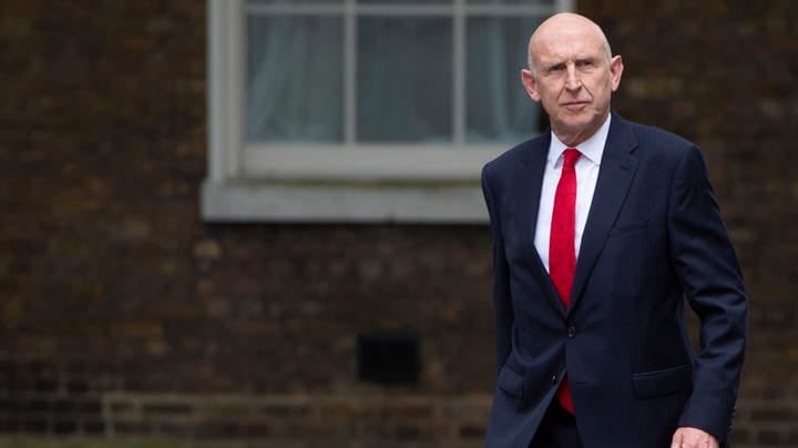 وزير الدفاع البريطاني: خيارات لحماية الشحن في مضيق هرمز