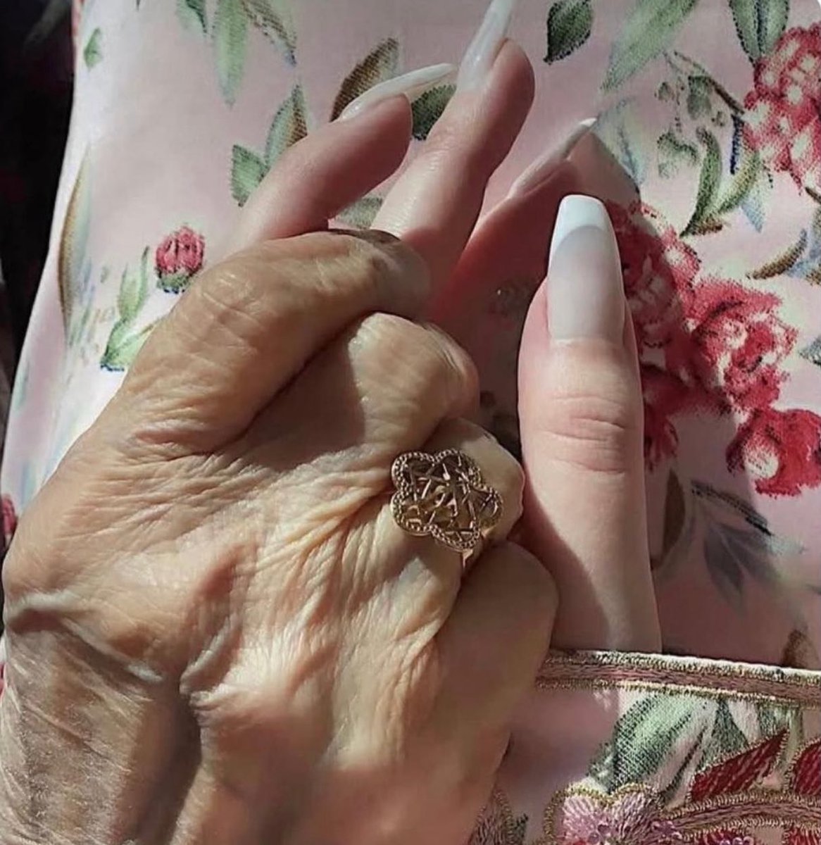 اللهمّ أمي لبقيّة حياتي 🤲
اللهمّ بيت لا يخلو من صوتها ❤️