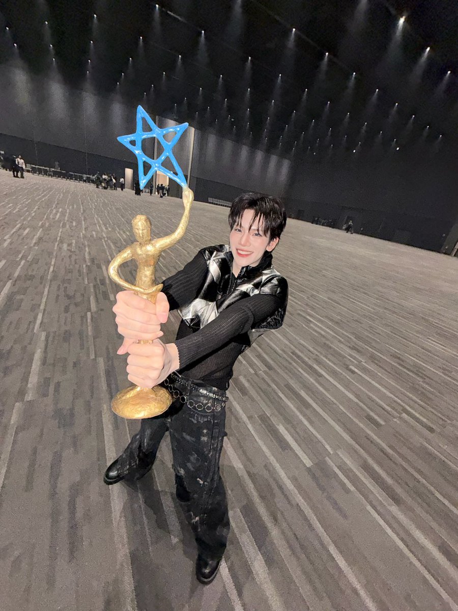 whoispluggy's tweet photo. ทำได้แล้วน้าทุกคนน🥹🥹🤍🤏🏻
#9entawards2026xPERSES https://t.co/WrXNaYjw3t