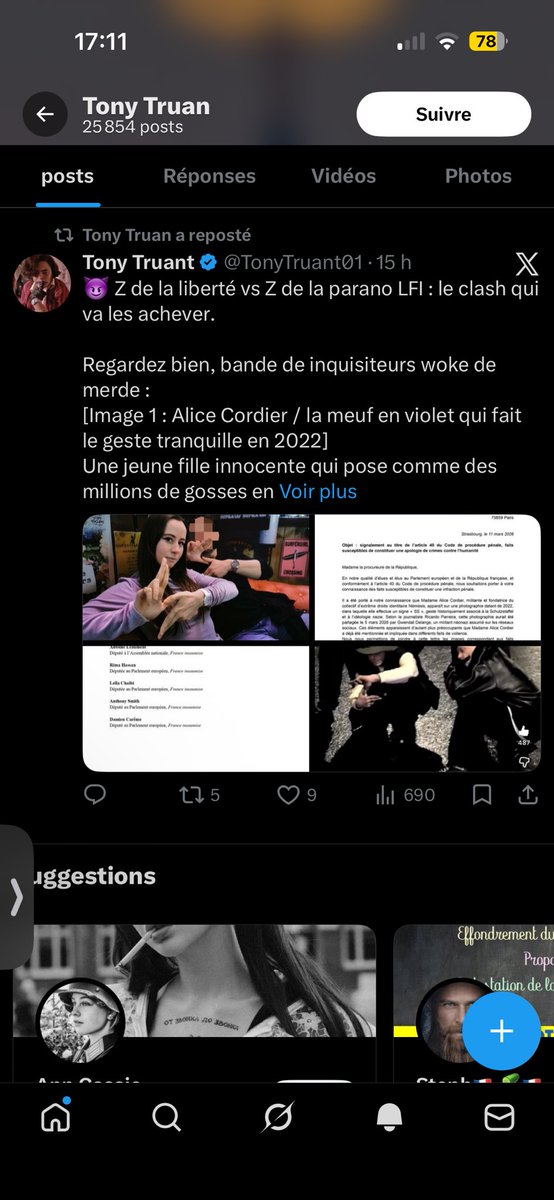 freemanMorgannn's tweet photo. Et pour remettre les points sur les i elle fait pas le même signe que le groupe de rap et c’est pas un Z de liberté qu’elle fait avec c’est doigt en plus vous incitez les gens à reproduire le même signe en masse c’est triste ce que vous êtes prêt à faire pour défendre l’indéfendable c’est devant vos yeux