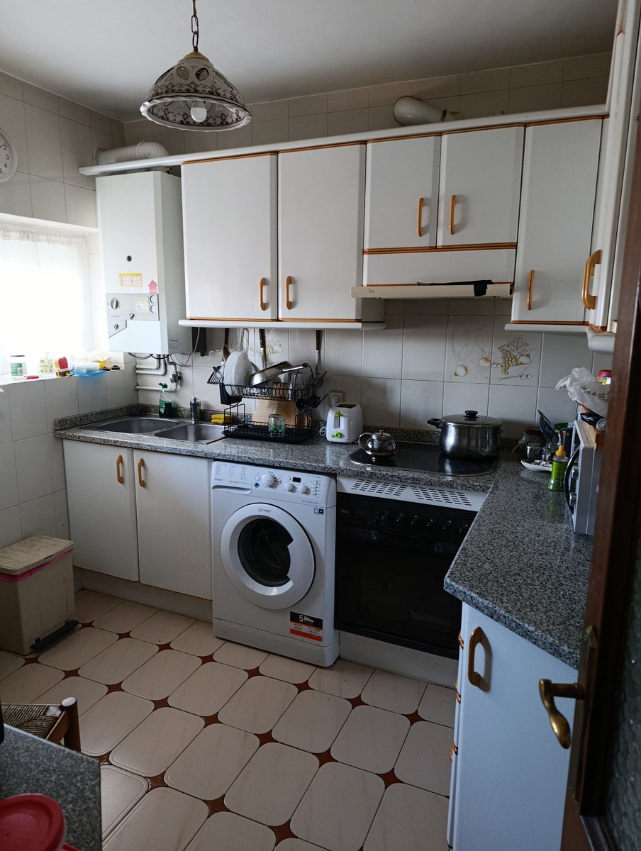 javinune1's tweet photo. Buscamos compi de piso en Colonia Manzanares, Madrid. Sería para entrar en abril, el alquiler son 350€ más gastos en un piso de tres, los otros dos somos un chico y una chica (ambos 🏳️‍🌈) muy majetes.
El piso es amplio, junto a casa de campo y cerca de Principe Pio. +info por DM https://t.co/PO8TZSUTYX