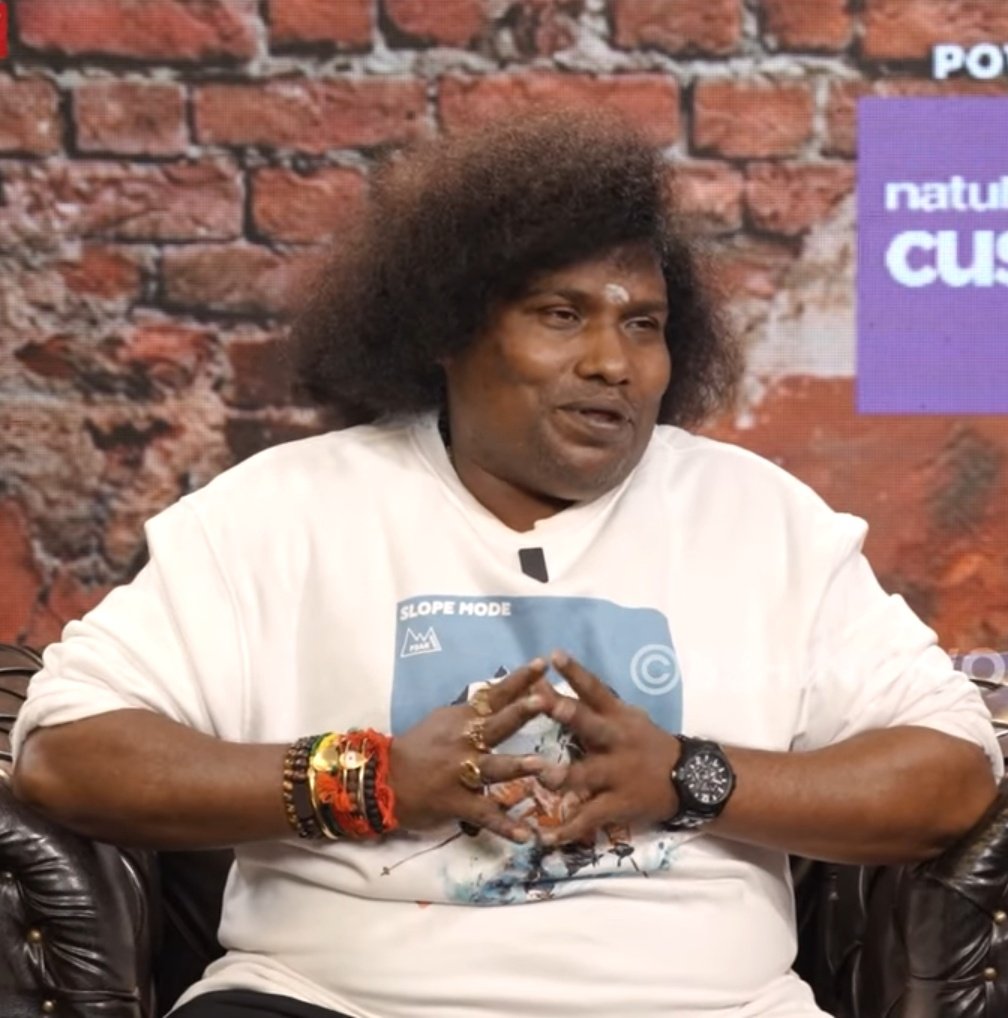 CinemaWithAB's tweet image. #YogiBabu:
"I'm currently Doing #AA26xA6💥. Apart from Tamil, I'm not familiar with other languages✌️. But managing somehow as #Atlee is there, similarly done for #Jawan too🤝. When I tried to mix and speak, #AlluArjun sir said to speak in Tamil itself, so that they will correct