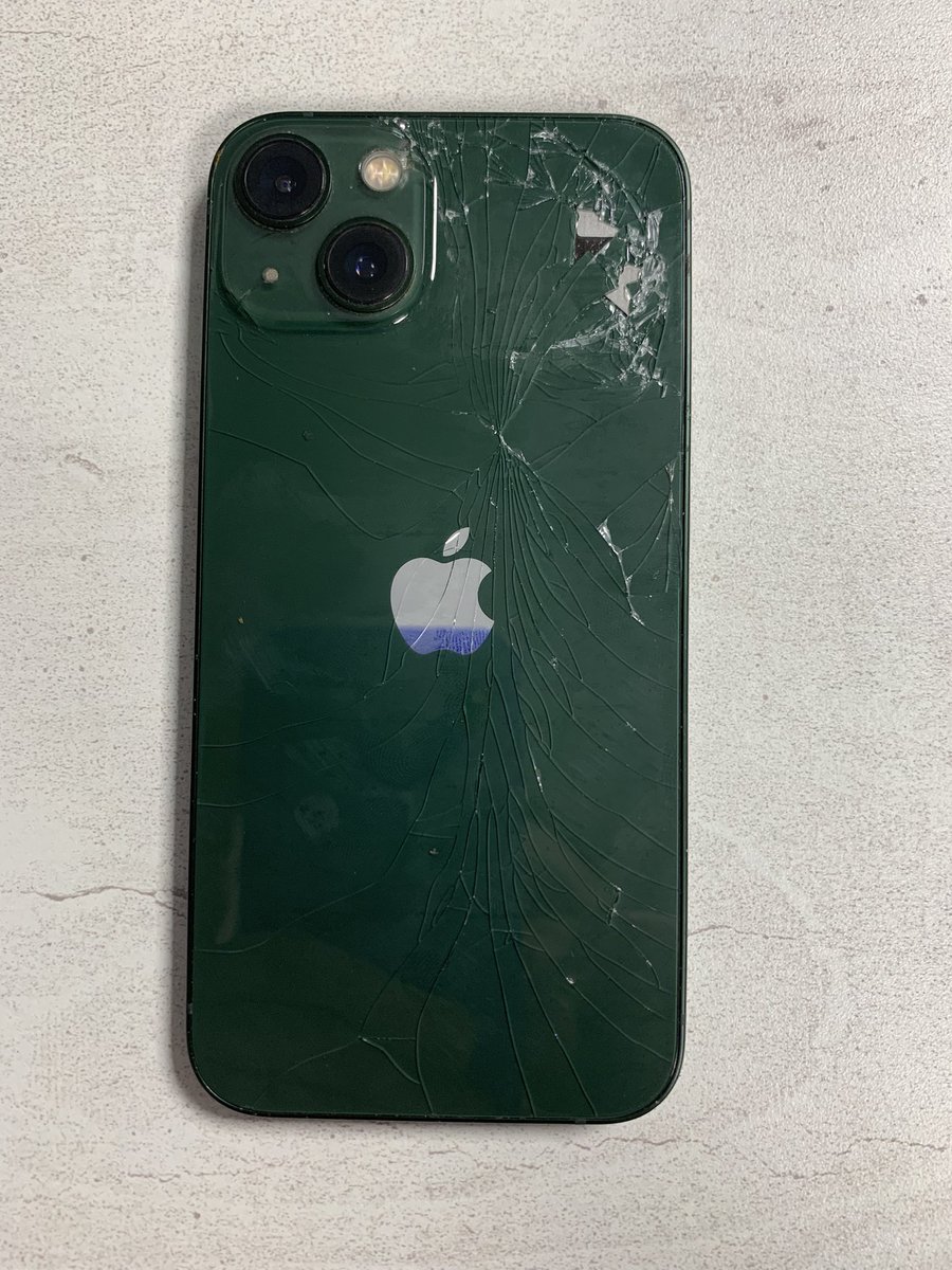 Service36's tweet photo. Зелёный iPhone 13 пришёл с разбитым задним стеклом. Хотели просто заменить стекло, но в итоге пересобрал аппарат целиком в белый корпус - так получилось намного интереснее и аккуратнее. Цена 5900, срок 3,5 часа.
https://t.co/etPwjrmzS2 https://t.co/s0KopeUk33