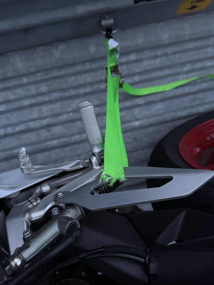 JustinAkaFrom's tweet photo. @SmartStrapsUS hello, I purchased your straps at AutoZone yesterday, 2 straps ripped and failed causing a lot of damage to my motorcycle. I’m only allowed 4 pics but my front fairings and cowl are destroyed. Tank was scratched. https://t.co/pVVPSNMwbF