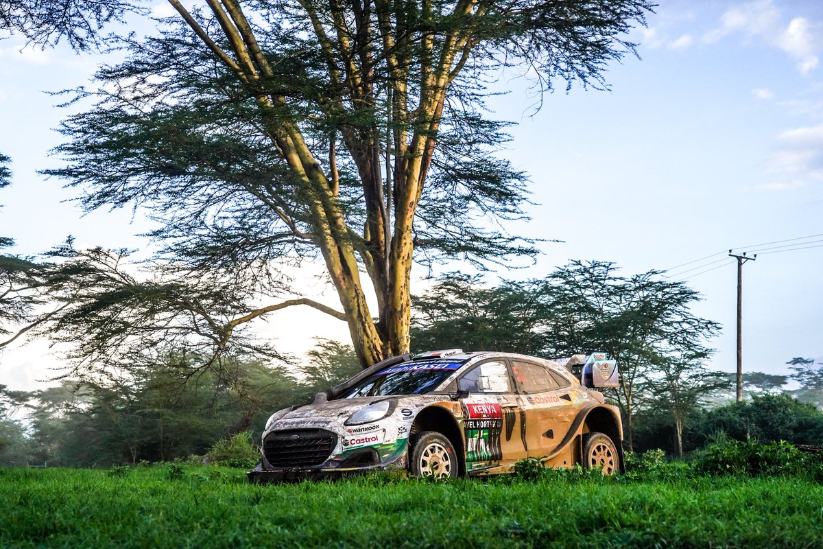 JoshMcErlean5's tweet photo. 🇰🇪 Safari strikes ⚡️

VERY glad to get day one done 😬

A misted screen in SS1, Eoin used his 'cloth on a selfie stick' [would not recommend], ensuring we continued.
SS2 saw us drive the last half in road mode.

Tomorrow is another [brutal] day! 👊

#MIRallyAcademy #WRC #JM55 https://t.co/yCVCu2l54B