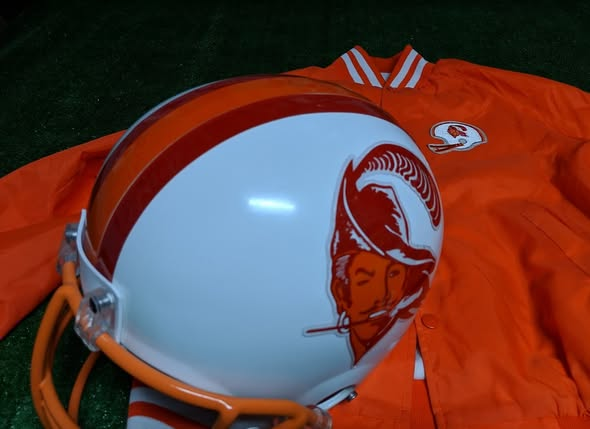 𝙃𝙚𝙡𝙢𝙚𝙩 𝘼𝙙𝙙𝙞𝙘𝙩 tweet media