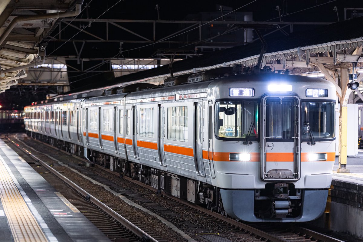 7DMK2's tweet photo. 3/11,12
770M~2263M~2574M
U9/V14 U12/L6

静岡に315が来て約2年、ようやく営業列車で東京方に2両を繋げた6両編成が実現 https://t.co/emy5ZK7WTu