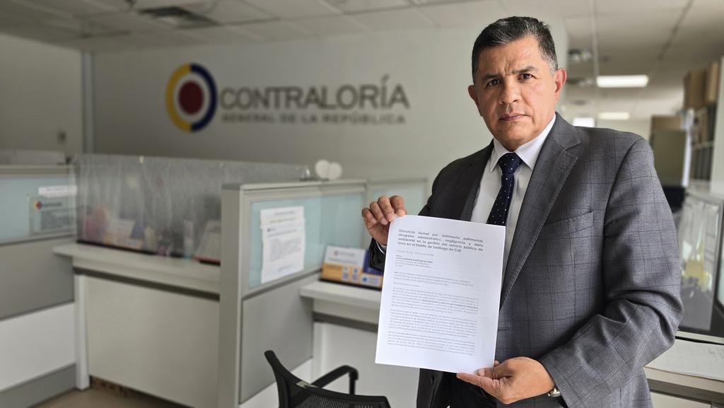 JorgeIvanOspina's tweet photo. Yo no he olvidado que en este instante están robando a la ciudad de Cali , por dicho motivo viaje a Bogotá y radique ante el Señor Contralor General de la Nación Dr Carlos Hernan Rodriguez , queja formal, me parece realmente doloroso e inconcebible un daño de esta magnitud y que no pase nada. Presidente @petrogustavo por un tema parecido ud movilizó a Bgtá,  Podría usted evitar que roben a Cali ? @CGR_Colombia .