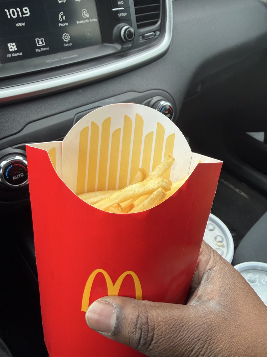 aadele83's tweet photo. @McDonalds  definitely should’ve went to @BurgerKing and got an impossible like I started to. https://t.co/IX2pYoi90U