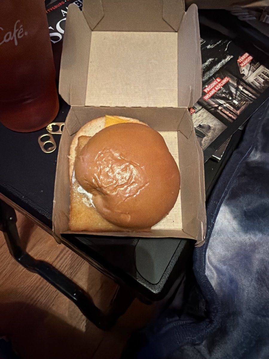 aadele83's tweet photo. @McDonalds  definitely should’ve went to @BurgerKing and got an impossible like I started to. https://t.co/IX2pYoi90U