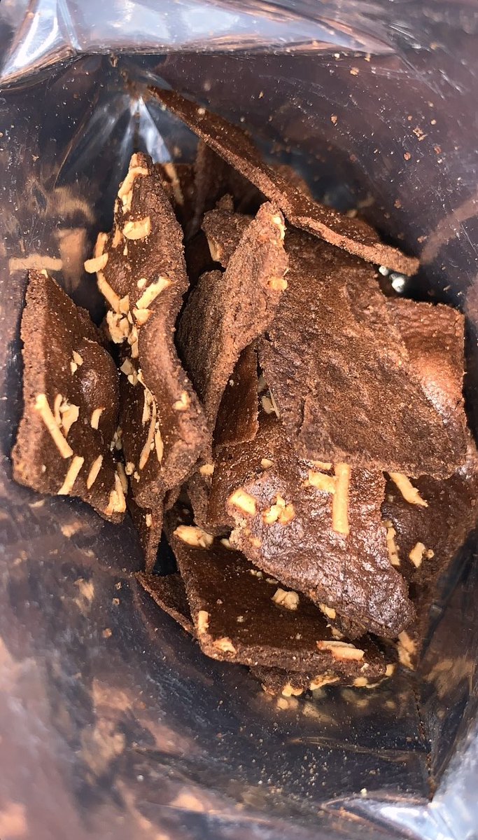 lg males pegi jd jajannyaa ini aj sm chupa chups yg ropes😋☝🏻