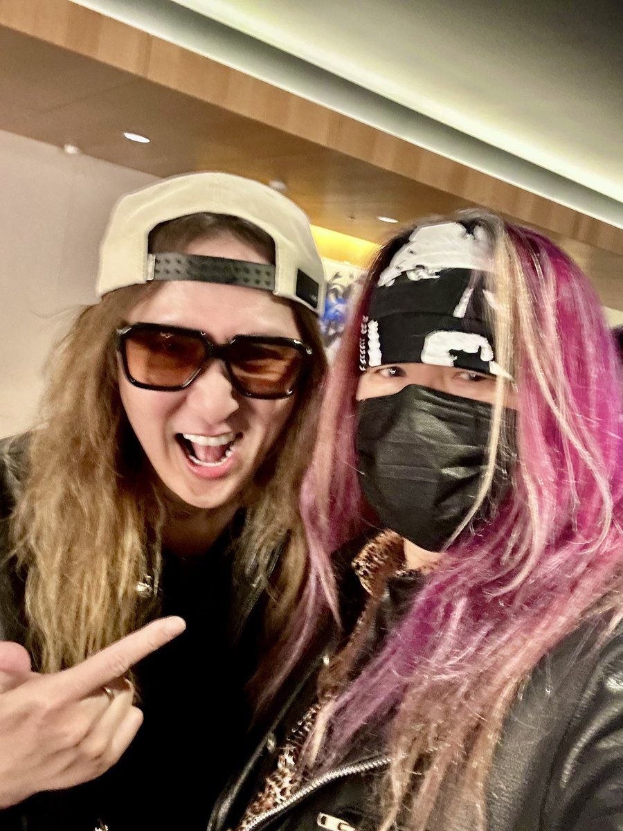 LUNA SEAの贅沢な使い方✨

久しぶりだね、これ
今まではその日に5番目に会ったメンバーを載せなかったんだが…
ちょっと長くなります
だから読まなくていいよ

真矢との付き合いはかれこれ36年になるかな？
出会った頃はLUNA SEAとこんなに長くなるなんて思わなかった
もちろんLUNA