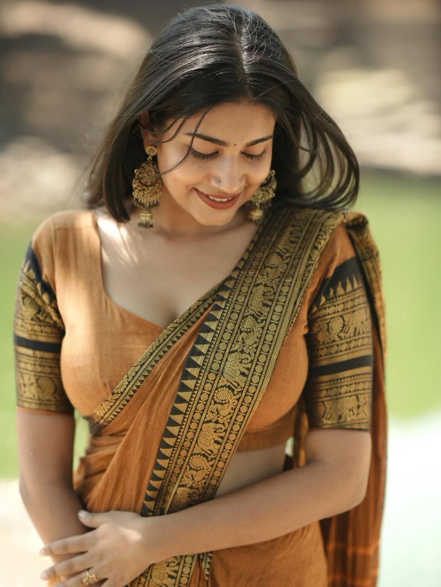 actresswoods's tweet photo. Soundharya VijayaKumar 💛✨️
#Soundharya #SoundharyaVijayaKumar https://t.co/fS30JMh4JI
