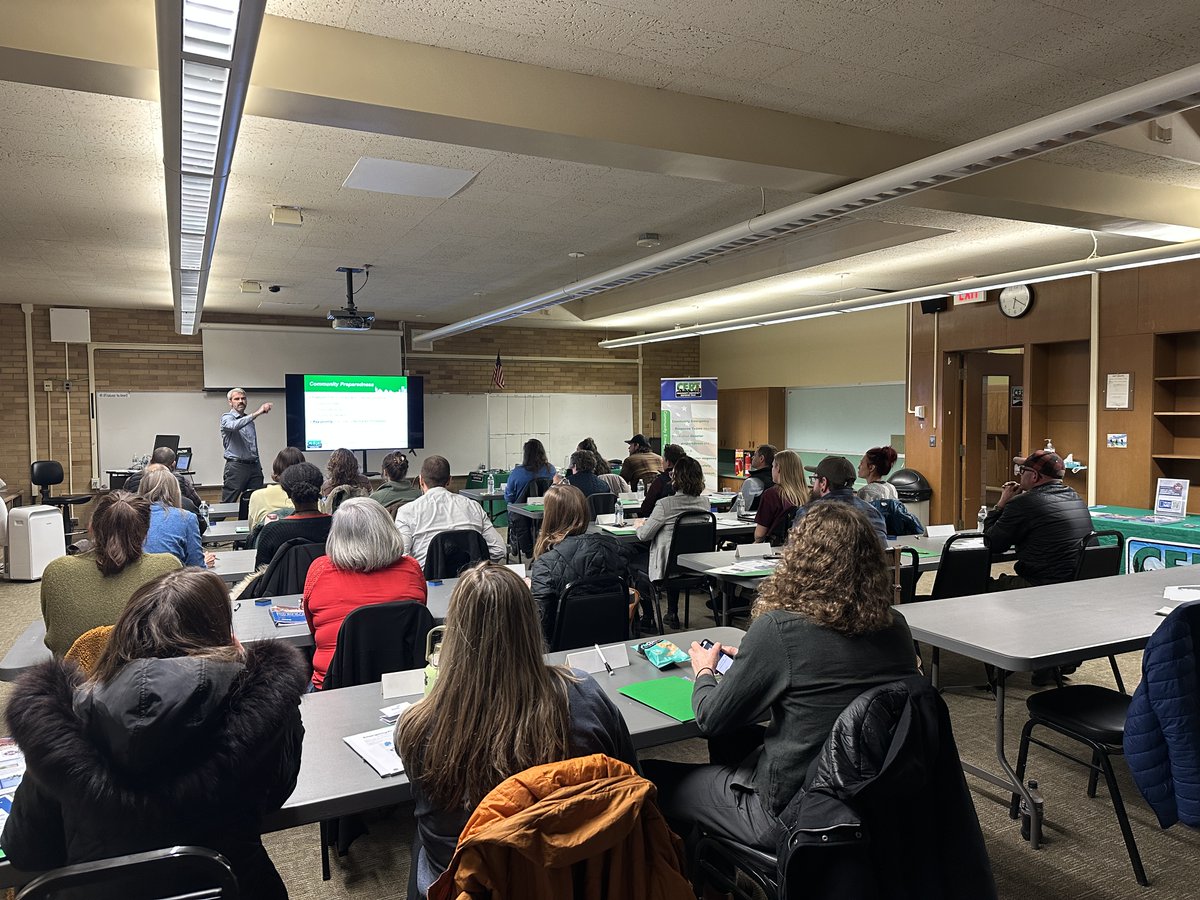 readyCityGR's tweet image. 🎉 Two of our Spring CERT Level 1 trainings were held last week with 50 attendees! Thanks to all who joined, your dedication to personal preparedness strengthens our community.
Special thanks to Home Repair Services for hosting one of our classes! 🏠
#GRCERT #CERT #Preparedness