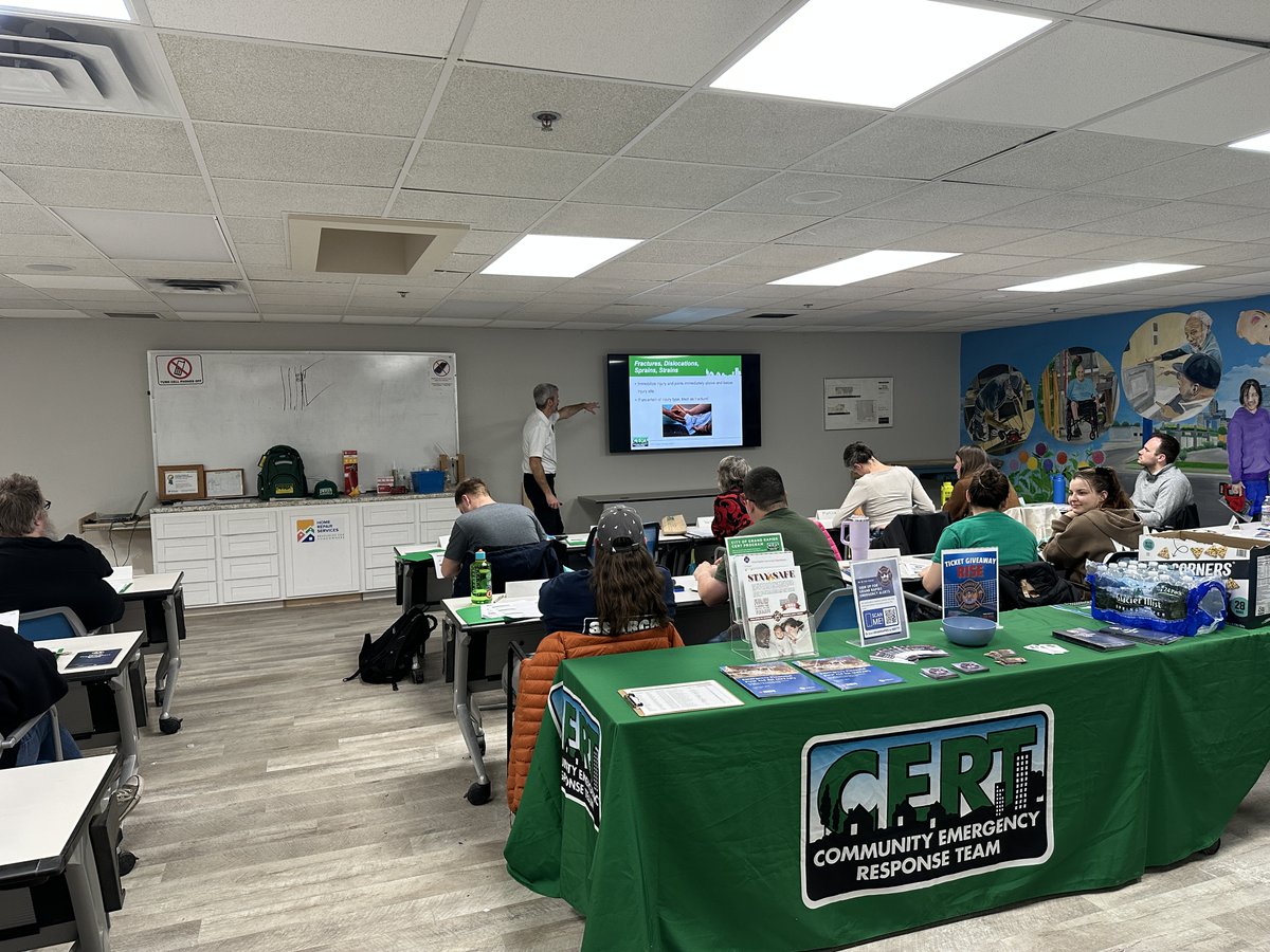 readyCityGR's tweet image. 🎉 Two of our Spring CERT Level 1 trainings were held last week with 50 attendees! Thanks to all who joined, your dedication to personal preparedness strengthens our community.
Special thanks to Home Repair Services for hosting one of our classes! 🏠
#GRCERT #CERT #Preparedness