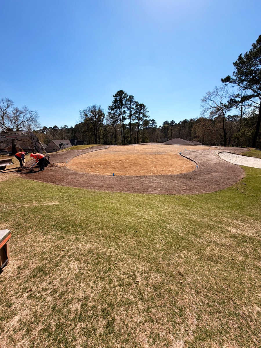 davisturf's tweet photo. Elkins Lake GC (Huntsville TX) getting a facelift with new greens on the Lakes course. 6” core out, going back in with 2” of 90/10 Dakota Peat mix. Unreal amount of organic matter build up over 30+ years! (See other pics below) https://t.co/thaCxSqkPD