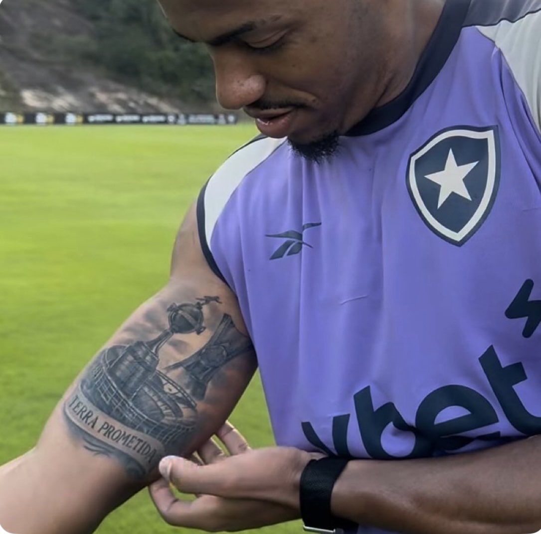 PedroPPBoficial's tweet photo. Será que ele vai tatuar o Campeonato Paulista tbm? https://t.co/ou85AiNYx6