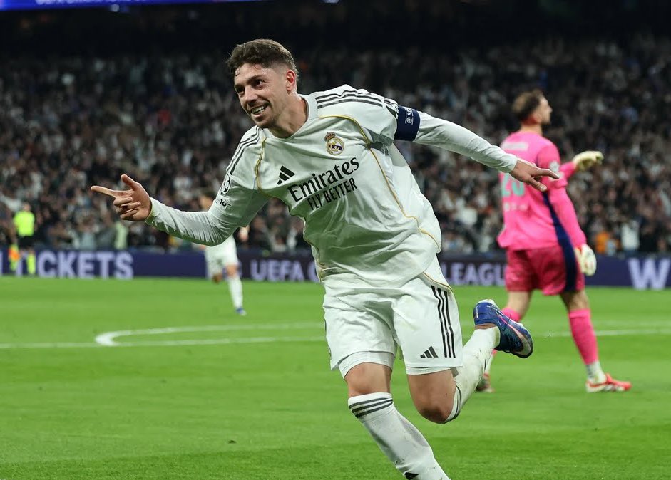 “Disfruté mucho hoy. Hacía bastante que no disfrutaba de esta forma. Contento, por el triunfo del equipo. Sabemos que en Mánchester es muy difícil, ellos presionan mucho, su afición aprieta. Hay que ir como si fuese 0-0 y trabajarlo bien”.
Fede Valverde. Futbolista del Madrid.