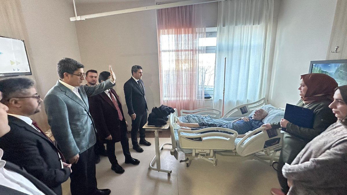 Milletvekilimiz Sayın Zeki Korkutata ile birlikte Bingöl Devlet Hastanesi’nde tedavi gören hemşehrilerimizi ziyaret ettik. Hastalarımıza acil şifalar dilerken, hasta yakınlarımızın da sabır ve metanet dolu bekleyişlerine ortak olduk. Rabbim tüm hastalarımıza Şafî ismiyle şifalar
