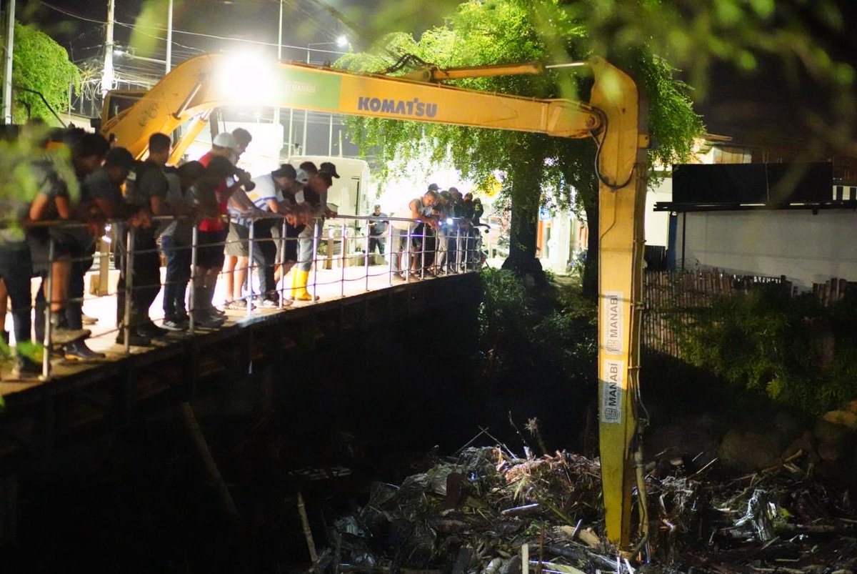 NaborAlvarez's tweet photo. Nadie está solo, nos activamos para asistir a las familias afectadas por las crecientes de los ríos Mosquito y Garrapata.
#chone https://t.co/OxAMMfCDFF