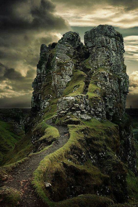 Fascinate_Hist's tweet photo. Not all fairy tales are found in books.  

The Fairy Glen, Scotland. https://t.co/DJcA1hyUxS