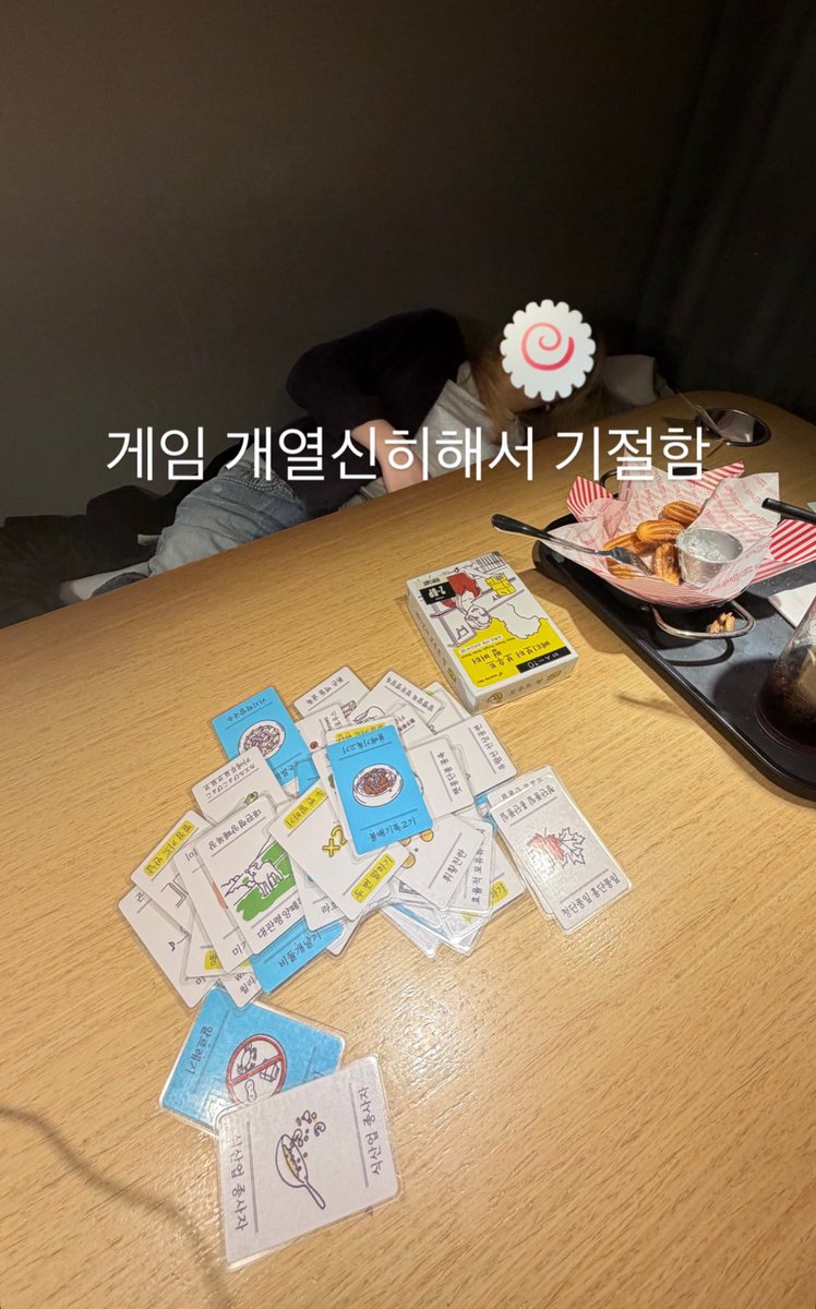 luxkytobe's tweet photo. 규카츠먹고,
라쿠카라차하고(내가이김),
돼지날리고(내가거의이김),
간장공장공장장게임하고기절(완승) https://t.co/81SrVbHwwd