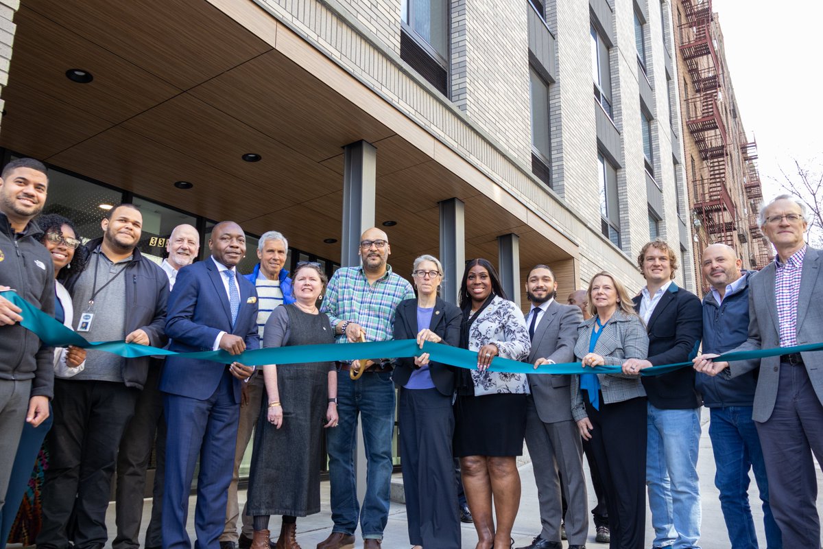 Yesterday, <a href="/GovKathyHochul/">Governor Kathy Hochul</a>  announced the completion of Baez Place, an $86 million affordable and supportive housing development in the Claremont neighborhood of the Bronx that delivers 154 high-quality apartments.

Press Release: governor.ny.gov/news/governor-…