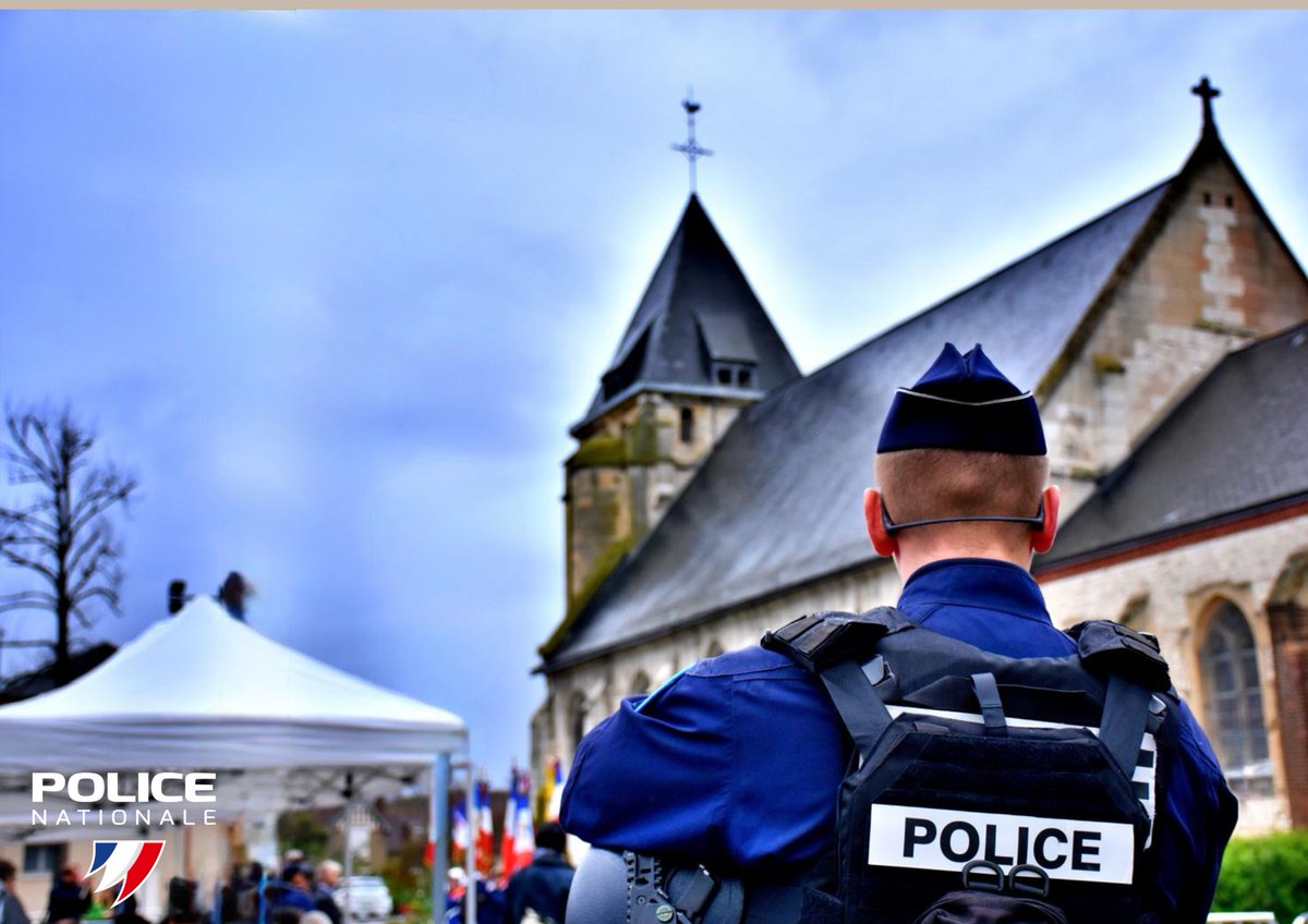 PoliceNat76's tweet photo. 🇫🇷 #NOublionsJamais | ​Ce mercredi 11 mars, une cérémonie s'est tenue à Saint-Étienne-du-Rouvray @SER en présence de @Prefet76  et  de la #PoliceNationale de la #SeineMaritime.

Honorer la mémoire des victimes.
Nous ne les oublierons pas. 🕊️

​#11Mars #Hommage https://t.co/AG6YwX1hqE