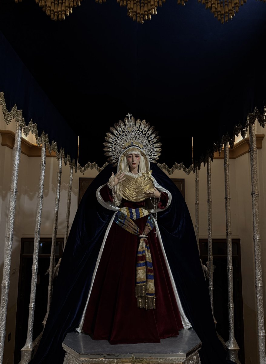 elllamadorcsr's tweet photo. La Virgen del Dulce Nombre ya en el paso @DNBellavista https://t.co/jKf3DuQygM