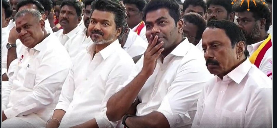 itismurugan04's tweet photo. என்னோட கடைக்கு வர எல்லார்கிட்டயும் டெய்லியும் நான் தமிழக அரசியலபத்தி பேசுவேன் அதுல யாராவது விஜய்க்கு ஆதரவா விஜய்க்கு ஓட்டு போடுவேன்னு சொன்னா அவங்கள உக்காரவச்சி என்ன காரணத்துக்கா விஜய்க்கு ��ப்போட் பண்றிங்கனு கேள்விமேல கேள்வி கேட்டு விஜய் பண்ணுற அயோக்கியதனத்தலாம் அவங்களுக்கு எடுத்து சொல்லி அவங்களுக்கு மூளை சலவை செஞ்சு விஜய்க்கு ஓட்டு போடனுமானு அவங்களே யோசிக்குற அளவுக்கு புரியவச்சு அனுப்பிவிடுறேன்...

அதையும் மீறி விஜய்க்கு ஓட்டு போடுவேன்னு அவங்க சொன்னா பொண்டாட்டி புள்ள அப்பா அம்மாவ விரட்டிவிட்ட நாய் ஒரு தொகுதிலகூட டெப்பாஸிட் வாங்க மாட்டான்னு நெகட்டிவாவே பேசி அவனுக கான்பிடன்ஸ உடைச்சுதான் அனுப்பி விடுவேன்.... இதையே தினமும் ஒரு வேலையா செஞ்சிட்டு வாரேன் ப்ரண்ட்ஸ் 😇