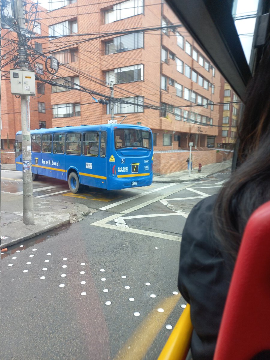 IvoneVenegasM's tweet photo. .@TransMilenio: ruta complementaria 19-7 que atiende Mazurén es muy mala. En horas pico, a.m. y p.m., no circulan como usuario requiere, sino como a conductores quieren. Esperas de hasta 30 min., de repente aparecen 3 o 4 buses en fila y en ocasiones siguen y no recogen pasajeros https://t.co/rLAhppbzEC