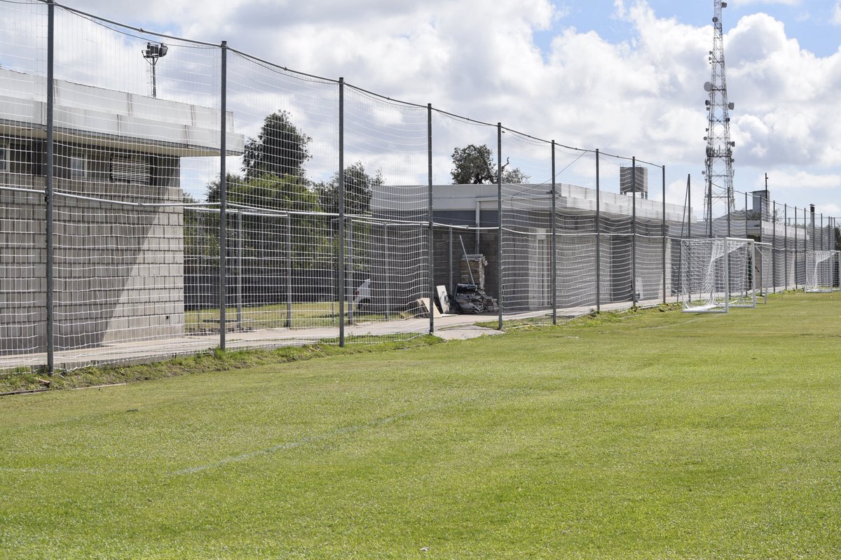 NuevaChicago's tweet photo. NUEVO ANEXO 1 POLIDEPORTIVO 

Estamos muy contentos de informar que hoy estrenamos 6 arcos nuevos de medida reglamentaria con sus respectivas redes y 172 metros de redes de contención.

Continuamos trabajando para que nuestros deportistas tengan las mejores condiciones para su desarrollo profesional tanto en reserva como primera división.

Seguimos creciendo.💚🖤