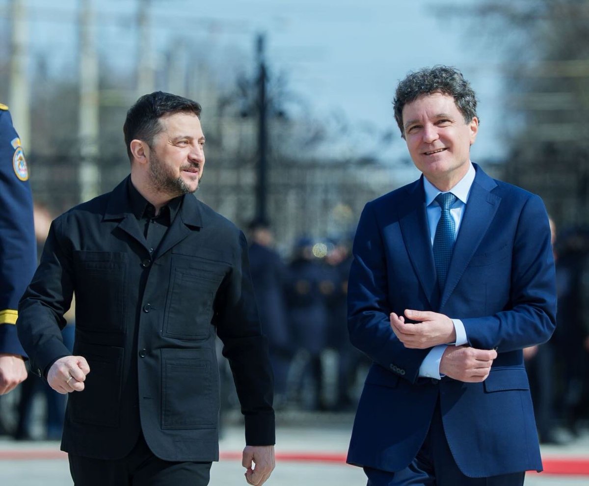 Glorie Ucrainei!  🇺🇦
Trăiască România Mare!  🇷🇴