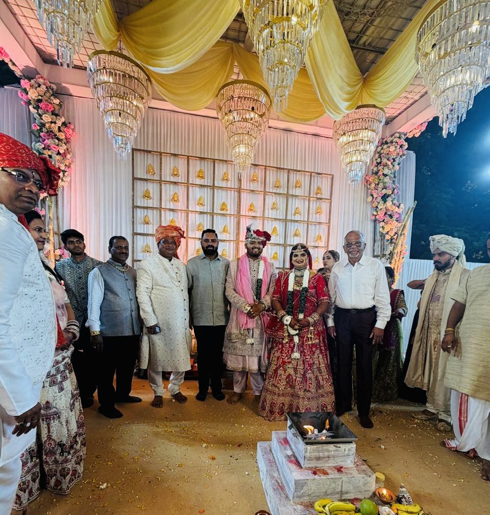 sunilpalvencp's tweet photo. राष्ट्रवादी काँग्रेस पक्षाचे मुंबादेवी तालुका उपाध्यक्ष श्री.नरेश कलीवडा यांची कन्या ट्विंकल हिच्या विवाहसोहळ्यास उपस्थित राहून नवदांपत्यास सुखी वैवाहिक आयुष्यासाठी मनःपूर्वक शुभेच्छा दिल्या! https://t.co/8eKF44k7eG