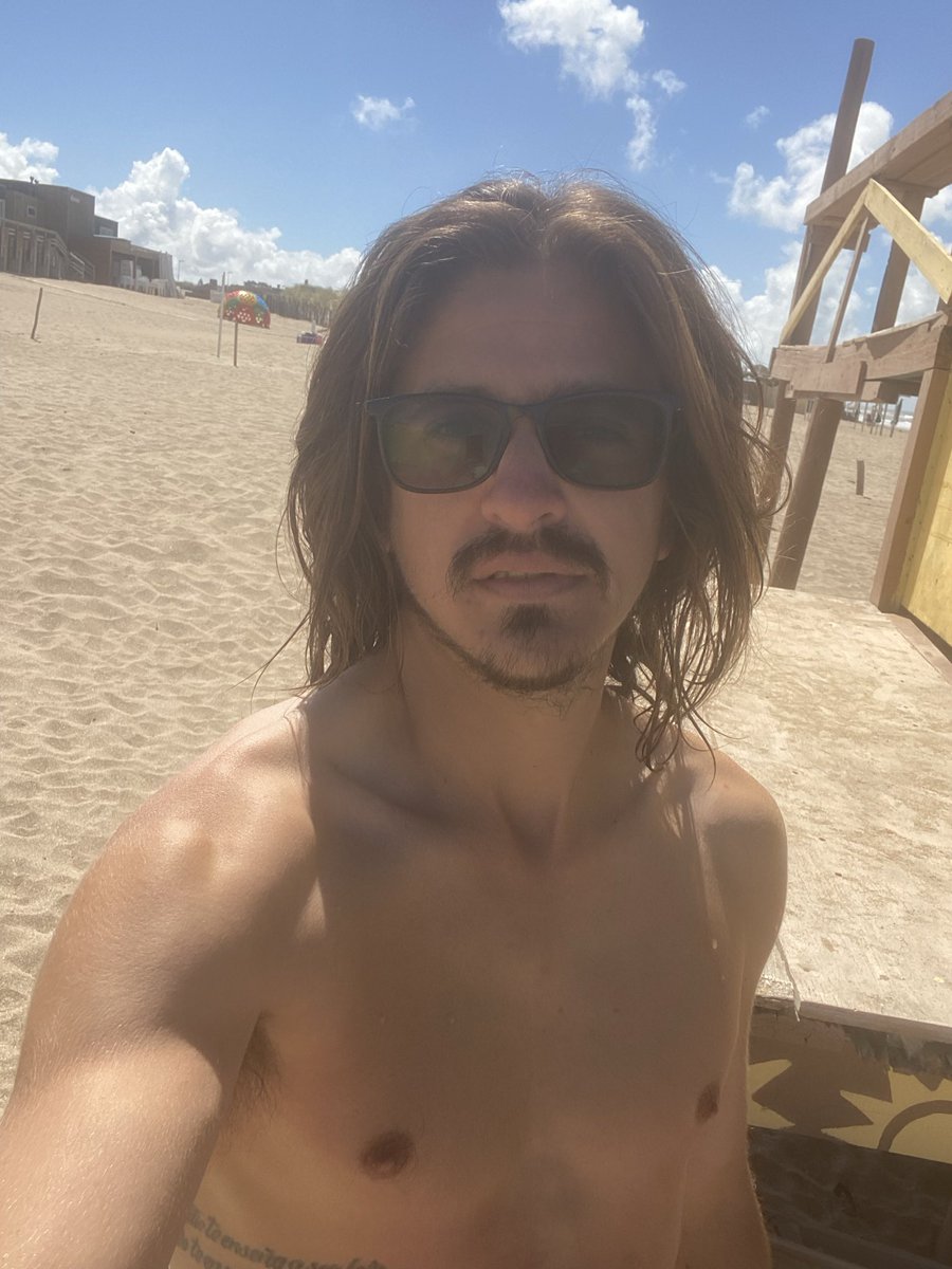 OficPro's tweet photo. A la mierda con el trade  todo playa https://t.co/VGTQENXcRZ