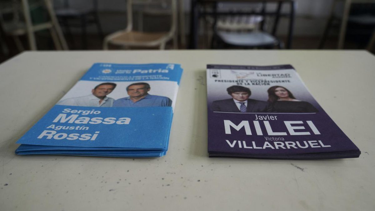marcalpalazzolo's tweet photo. Si hoy fuese el día del balotaje entre Javier Milei y Sergio Massa ¿A quién votarías? https://t.co/9FkNmTHkYi