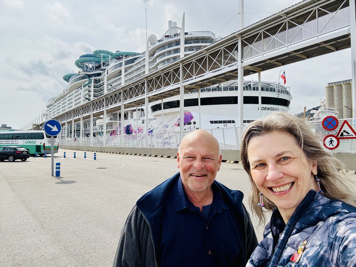 fraueibl's tweet photo. One day in #barcelona #portofcall @CruiseNorwegian #luna https://t.co/Hul3QxVdEH