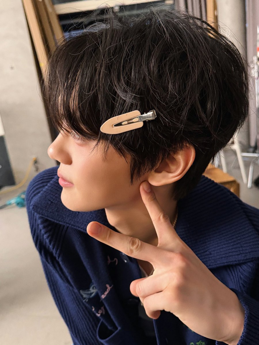 𝐜𝐥𝐨𝐯𝐞𝐫 tweet media